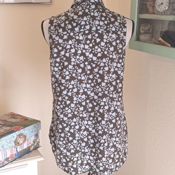 CAbi OLlive And Blue Floral Blouse. Coastal - Picture 7 of 11